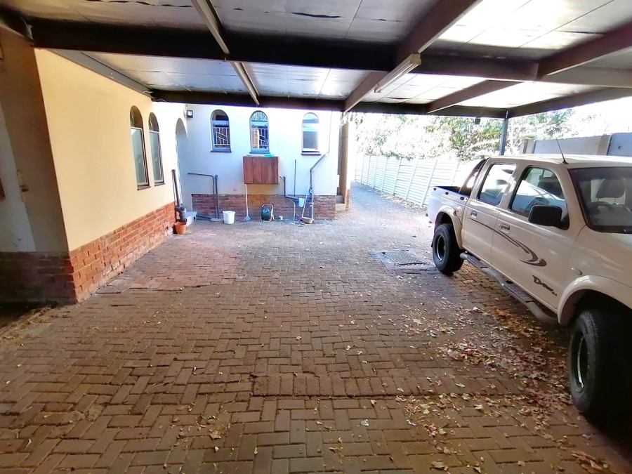 5 Bedroom Property for Sale in Fichardt Park Free State